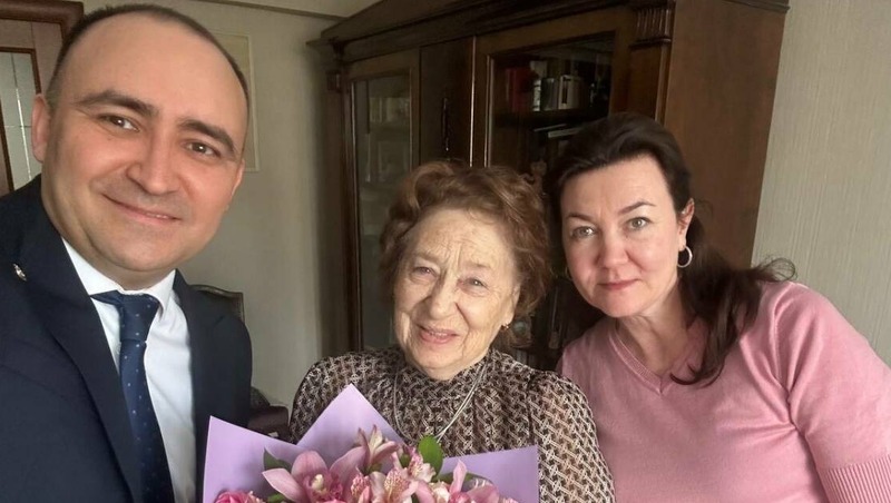 Представители Татарстана поздравили с днем рождения дочь Мусы Джалиля