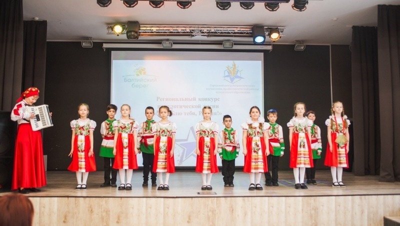 Более 120 школьных коллективов участвуют в конкурсе патриотической песни в Петербурге