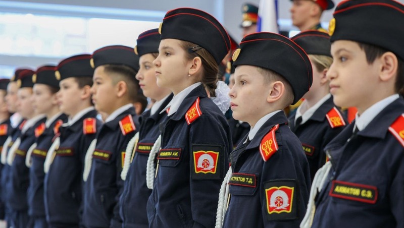 Беглов поздравил учащихся петербургской школы № 16 с принятием клятвы кадета