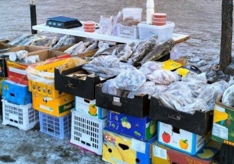 В Омске обнаружили несанкционированную торговлю красной икрой