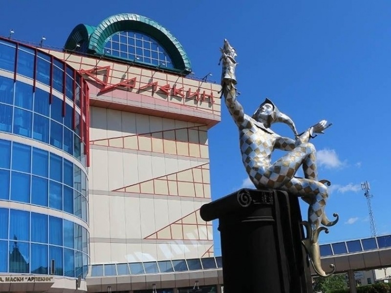 В.Хоценко поздравил омичей с Международным днем театра