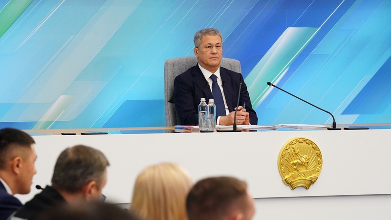 Более 8,5 тыс. обращений поступило на прямой линии с Радием Хабировым