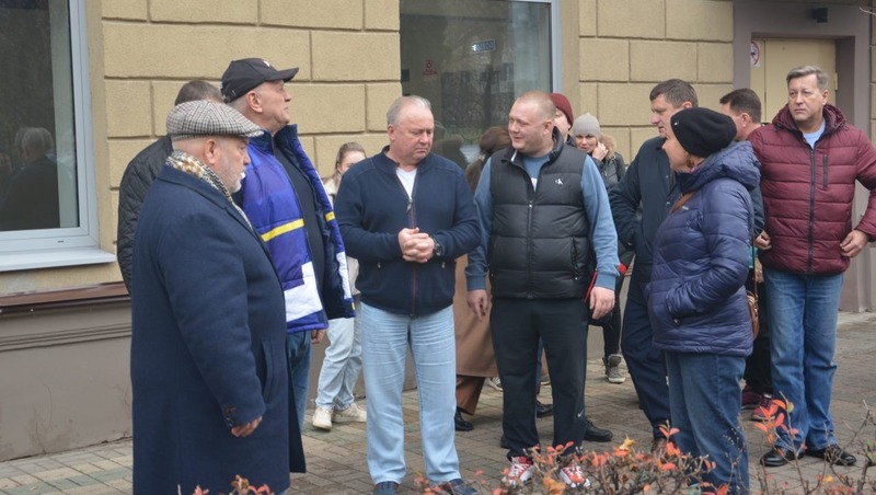 22 клена высадили в ходе экологической акции депутаты в Воронеже