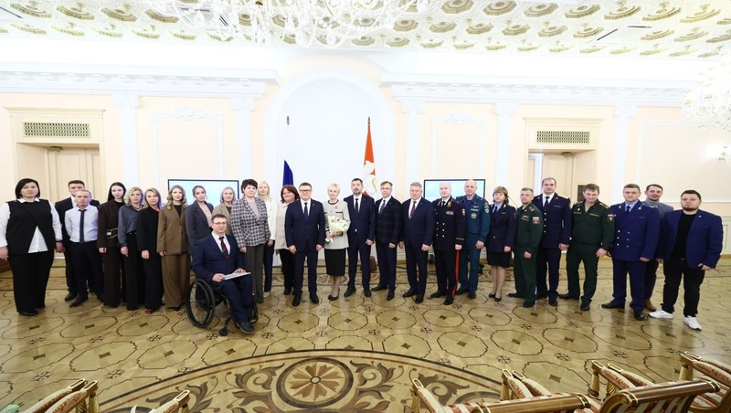 23 сотрудника аппарата омбудсмена наградили в Челябинской области