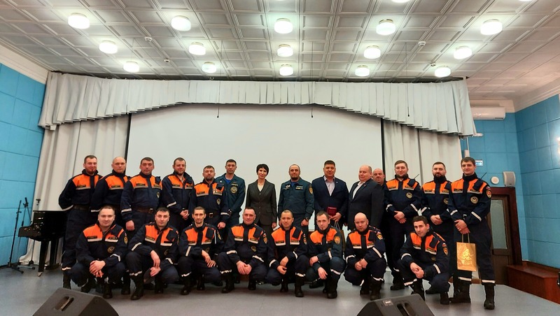 Поликанова поздравила с наступающим Днем спасателя сотрудников областного и городского ведомств