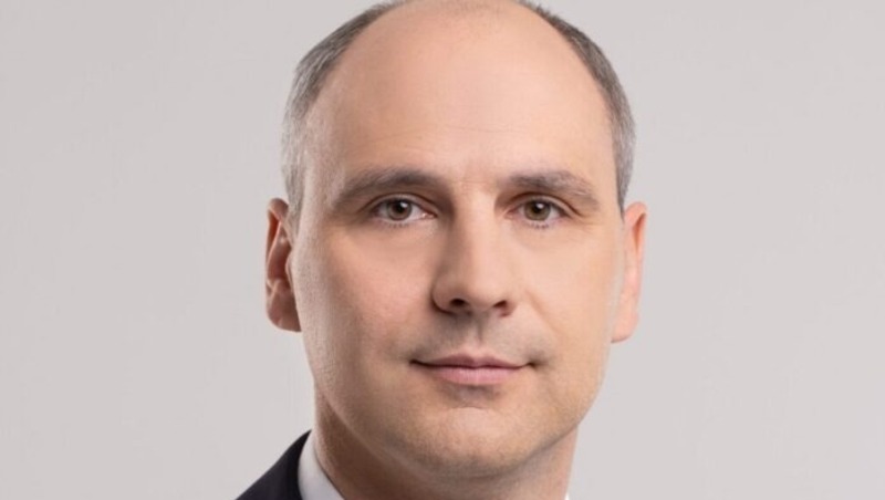 Денис Паслер поздравил жителей Свердловской области с Днём наставника