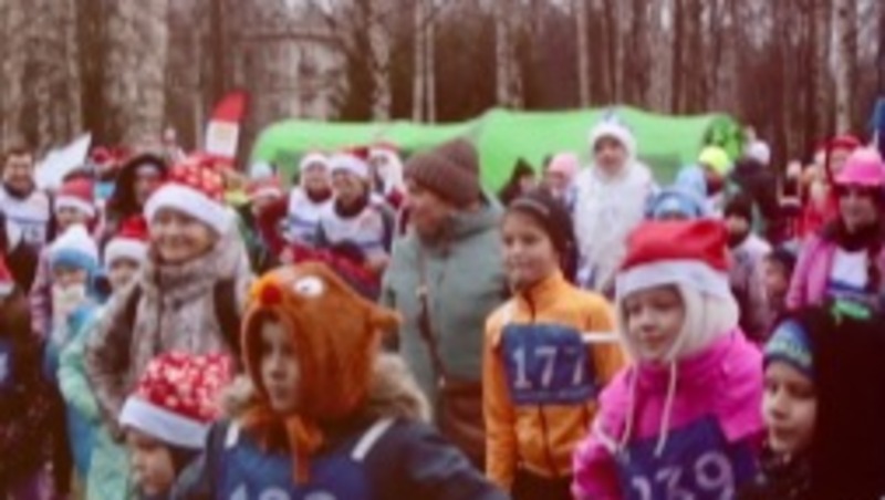 Забег Дедов Морозов состоялся в Пискарёвском парке