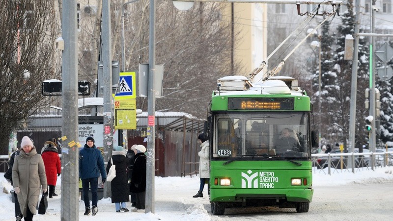 Водителя троллейбуса отстранили после конфликта с пассажиром в Казани