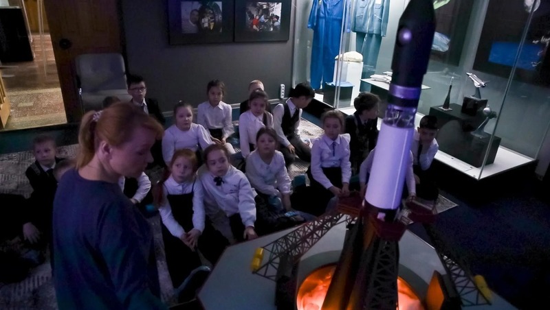 Новая выставка в честь 65-летия полёта Юрия Гагарина в космос открылась в Магадане