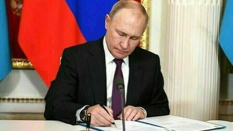 Путин подписал закон о продлении программы маткапитала до 2030 года