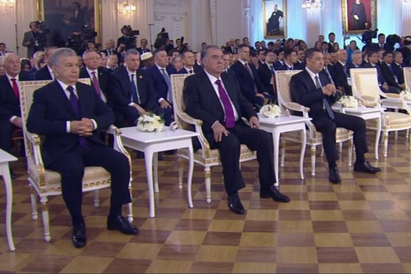 Путин наградил Международной премией мира имени Л.Н. Толстого лидеров 3 стран