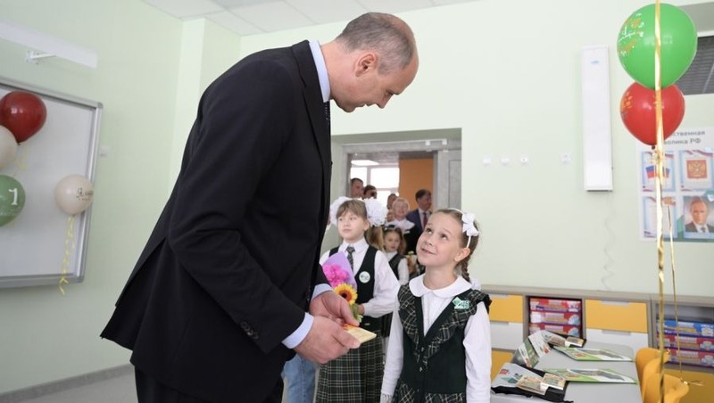 Паслер открыл новую школу № 45 в Берёзовском в День знаний