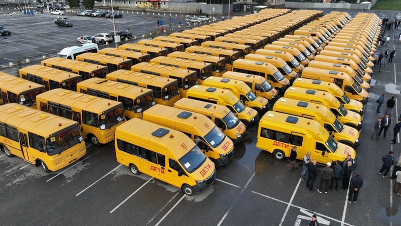 Более 200 автобусов передали школам Башкирии