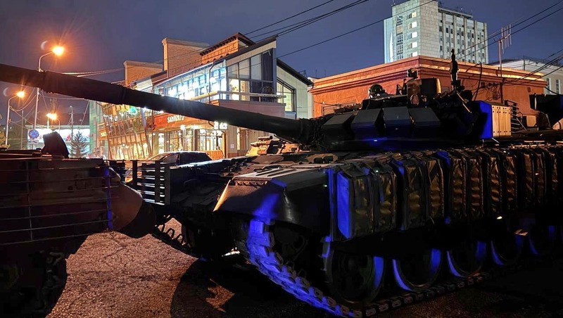 К Соборной площади подогнали военную технику для парада 9 Мая