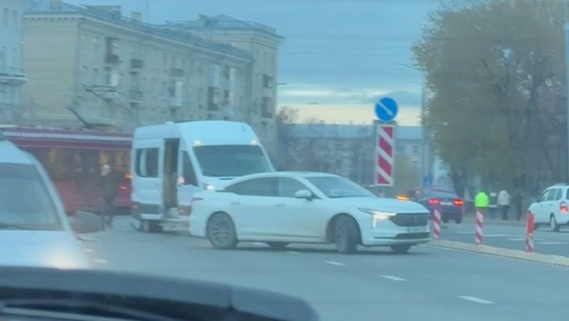 Трамвай столкнулся с автобусом в Казани