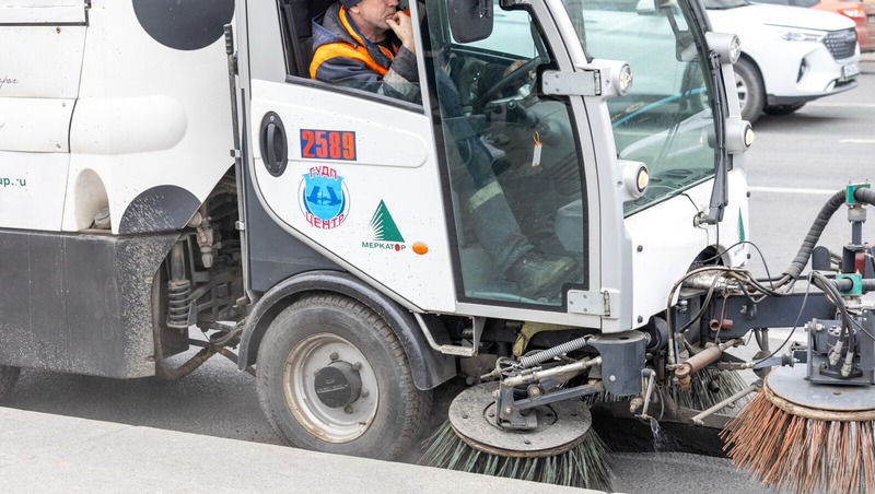 1684 единицы уборочной техники переведено на зимний режим в Петербурге