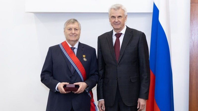 С. Носов вручил государственную и региональную награды М. Котову