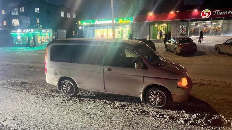 В Омске водитель «Хонды» сбил девочку, переходившую дорогу в неположенном месте