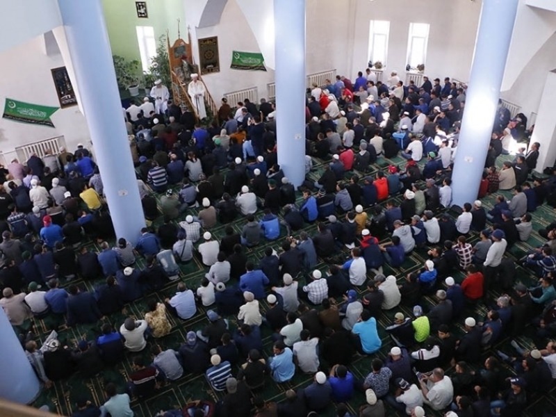 В.Хоценко поздравил омских мусульман с Ураза-байрамом