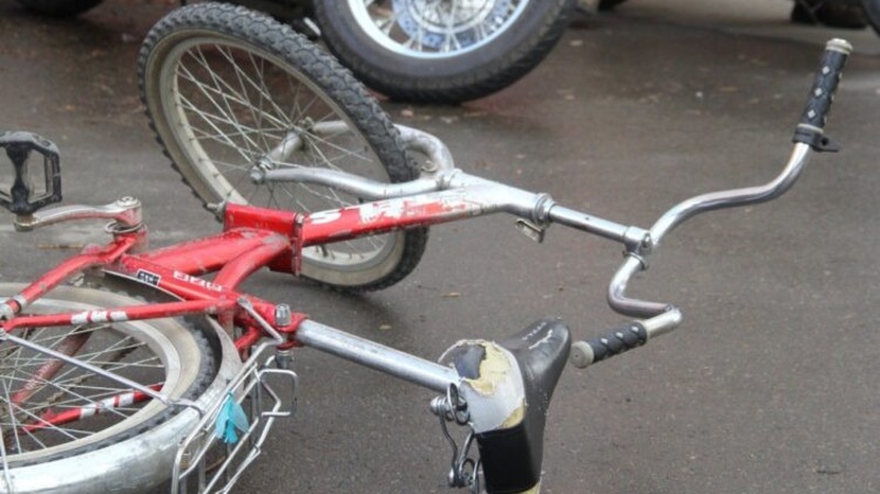 Подросток на велосипеде пострадал в ДТП в Омской области