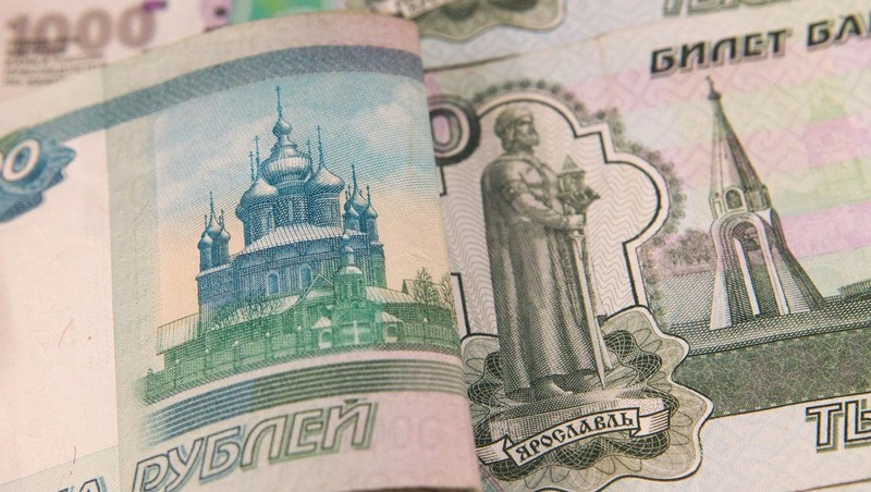 Около 130 тыс. семей получают единое пособие в Петербурге и Ленобласти