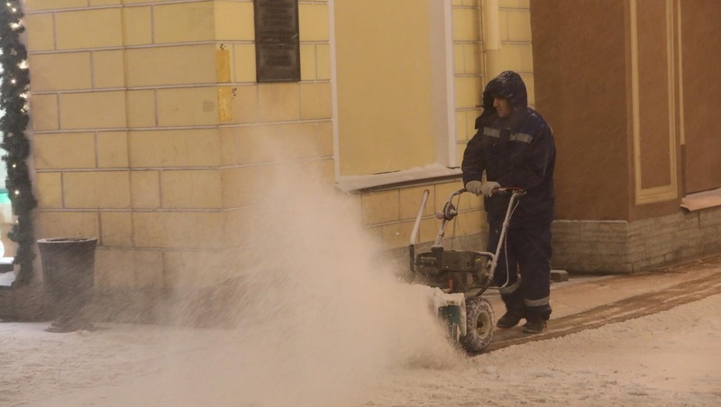 Коммунальные службы Петербурга перевели в усиленный режим работы в связи с непогодой