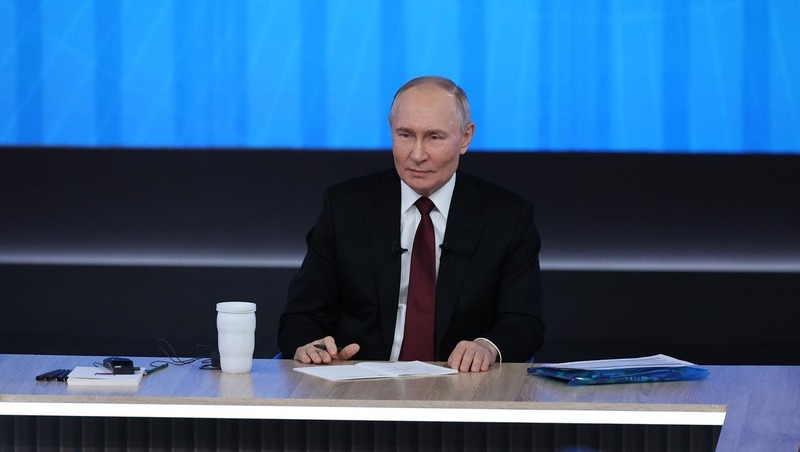 Путин поздравил самбистов с профессиональным праздником