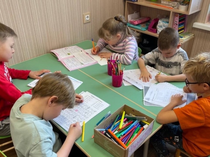 В.Путин поручил продлить работу ясельных групп и детсадов до 20 часов