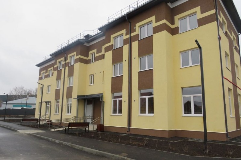 Новые квартиры получили жильцы аварийных бараков в Верхних Сергах