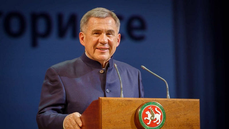 Р. Минниханов поздравил жителей с Днём Государственного герба республики