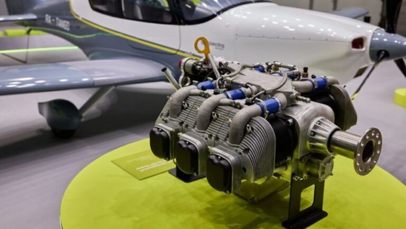 Свердловская область принимает участие в Национальном авиасалоне в Москве