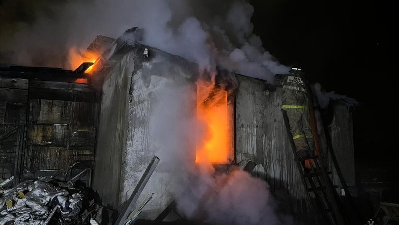  Частный дом сгорел в Сусумане