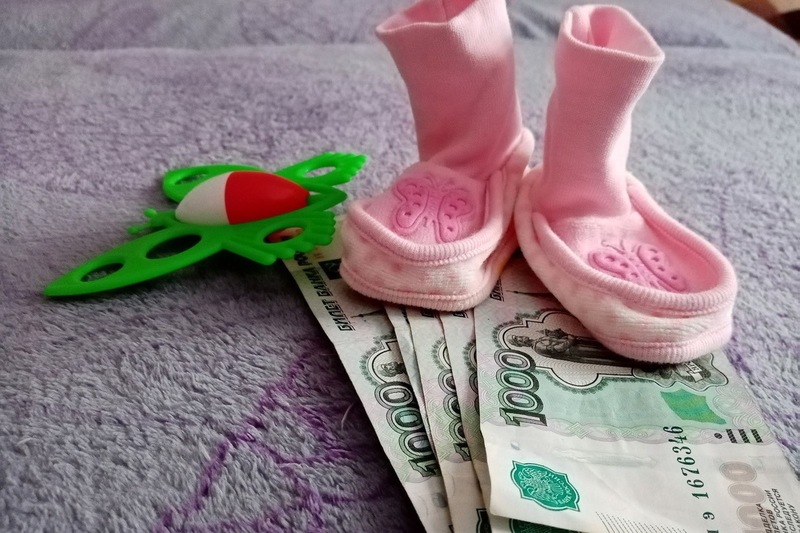 В Омской области предприятия начали внедрять демографические программы поддержки семей