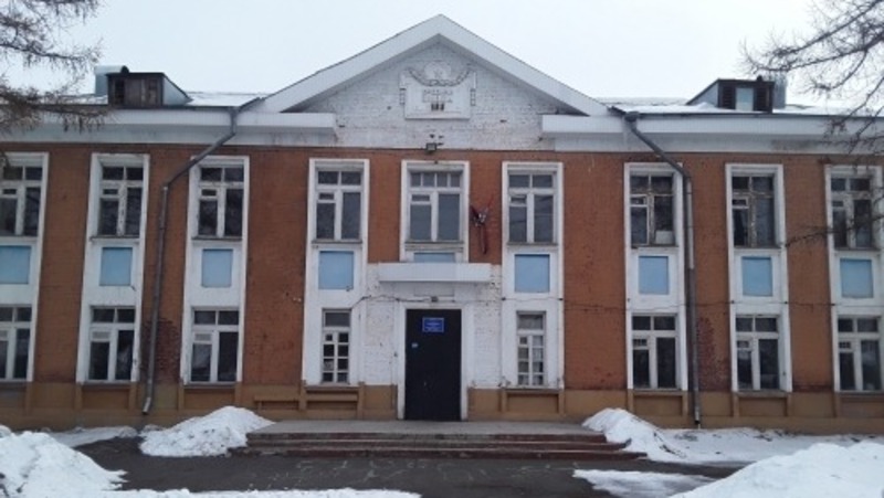 В Омске повторно выставлено на торги заброшенное здание бывшей школы № 163