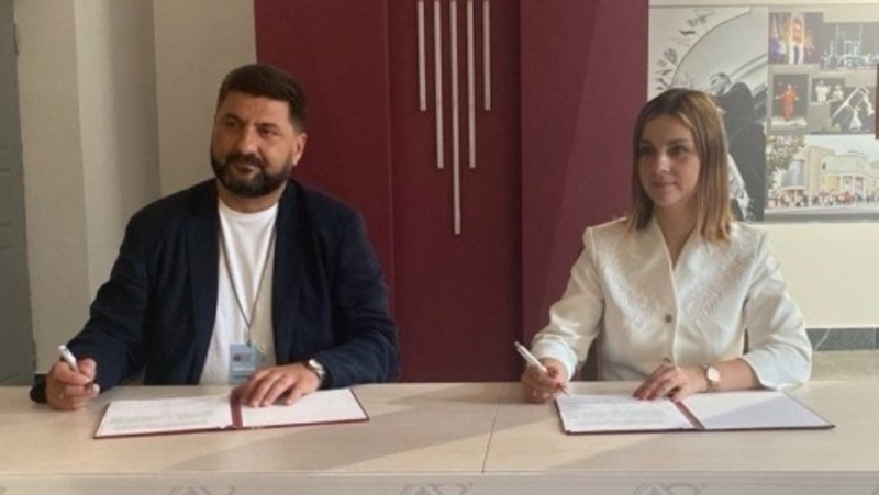 Омский ТЮЗ и Брестский драмтеатр подписали соглашение о культурном сотрудничестве