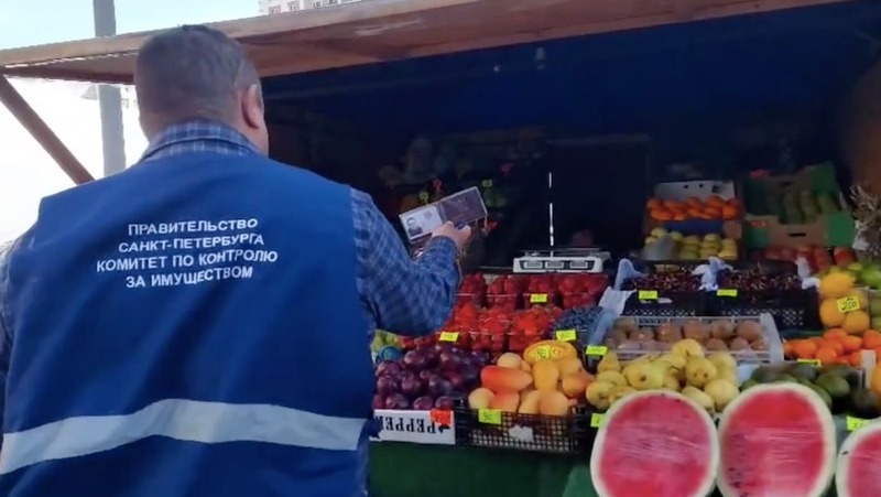 В Шушарах пресекли незаконную торговлю фруктами и овощами