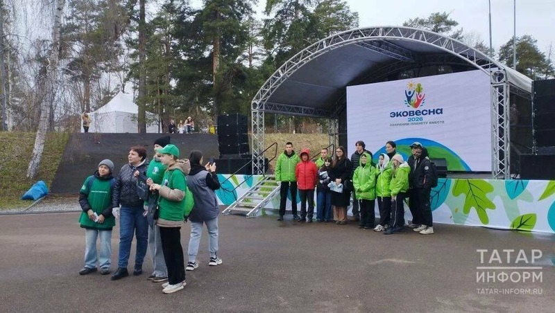 Около 600 человек приняли участие в центральном субботнике в парке Урицкого в Казани