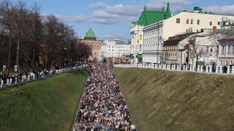 10 тыс. человек приняли участие в Пасхальном крестном ходе в Нижнем Новгороде