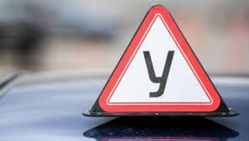 Россияне с 1 марта смогут дистанционно учиться в автошколах