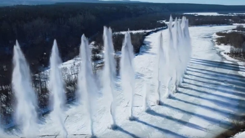 Лёд на реке Ай взорвали в Башкирии для предотвращения паводков