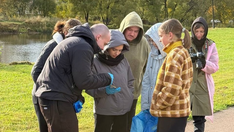 4 кв. км береговой линии Чёрного пруда очистили от мусора в Петербурге
