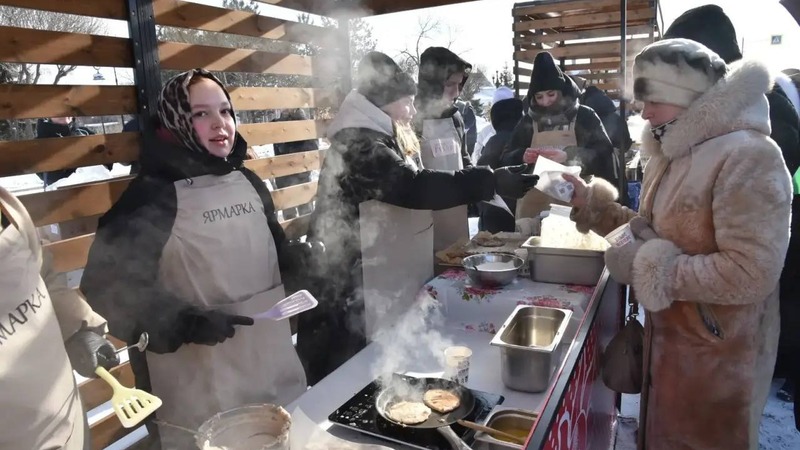 2026 блинов приготовили на Зимнем Любинском на праздновании Масленицы