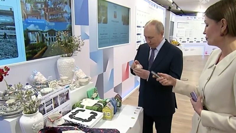 В.Путин высоко оценил изделия мастеров Владимирской области на выставке нац. инициатив в Москве