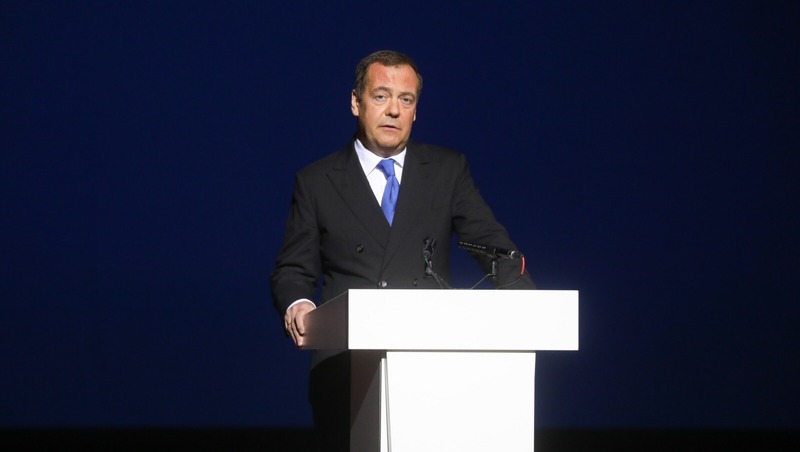 Дмитрий Медведев примет участие в пленарном заседании ПМЮФ 20 мая