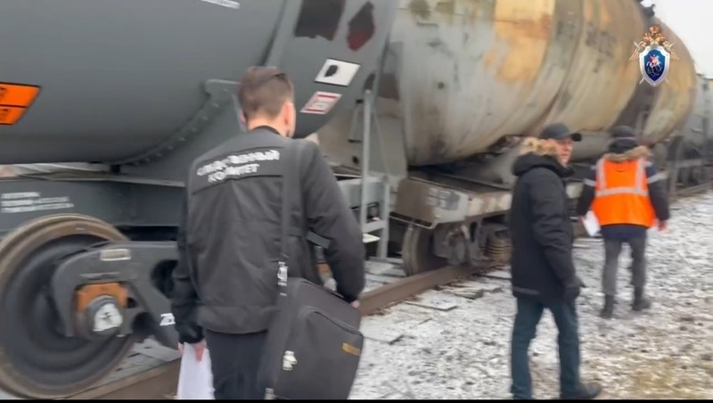 2 вагона-цистерны с бензином сошли с рельсов в Челябинской области