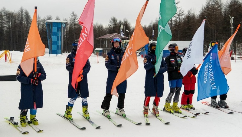 Юные спортсмены из 11 регионов приняли участие в соревнованиях по ски-кроссу в Магадане
