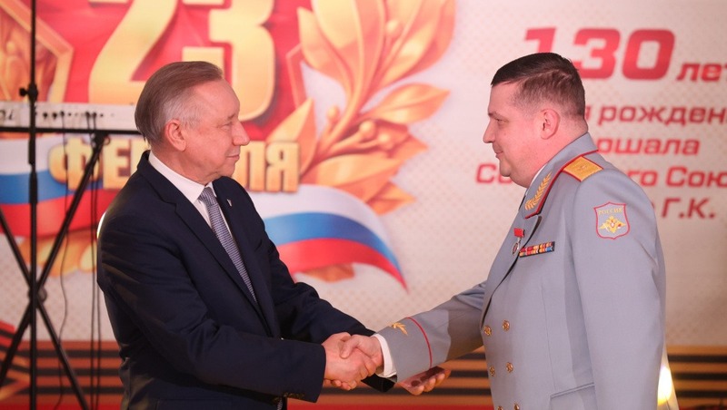 Беглов вручил почётные награды командирам ЛенВО за заслуги в обеспечении безопасности