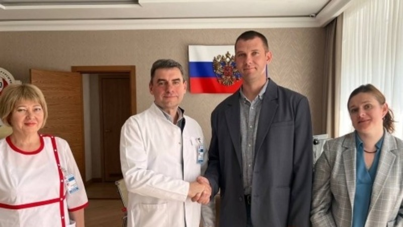 Кавалер орденов Мужества Лесков приступил к практике в омском Минздраве