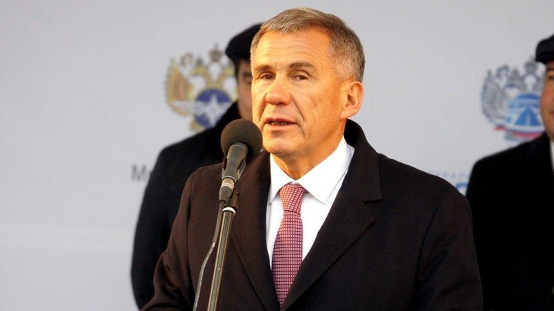 Минниханов поздравил татарстанцев с Днем государственного герба РТ