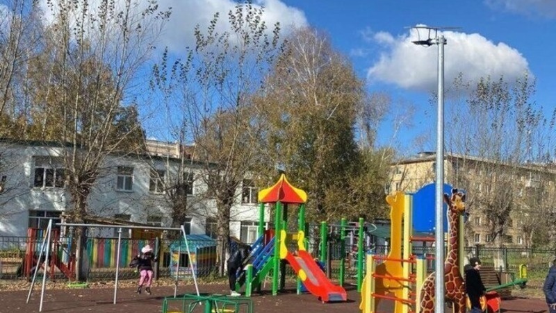 Новую детскую игровую площадку открыли на ул. 28-Северной
